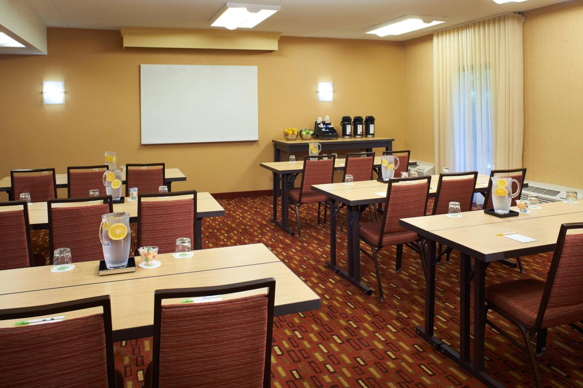 Courtyard By Marriott Lexington North Hotel Buitenkant foto